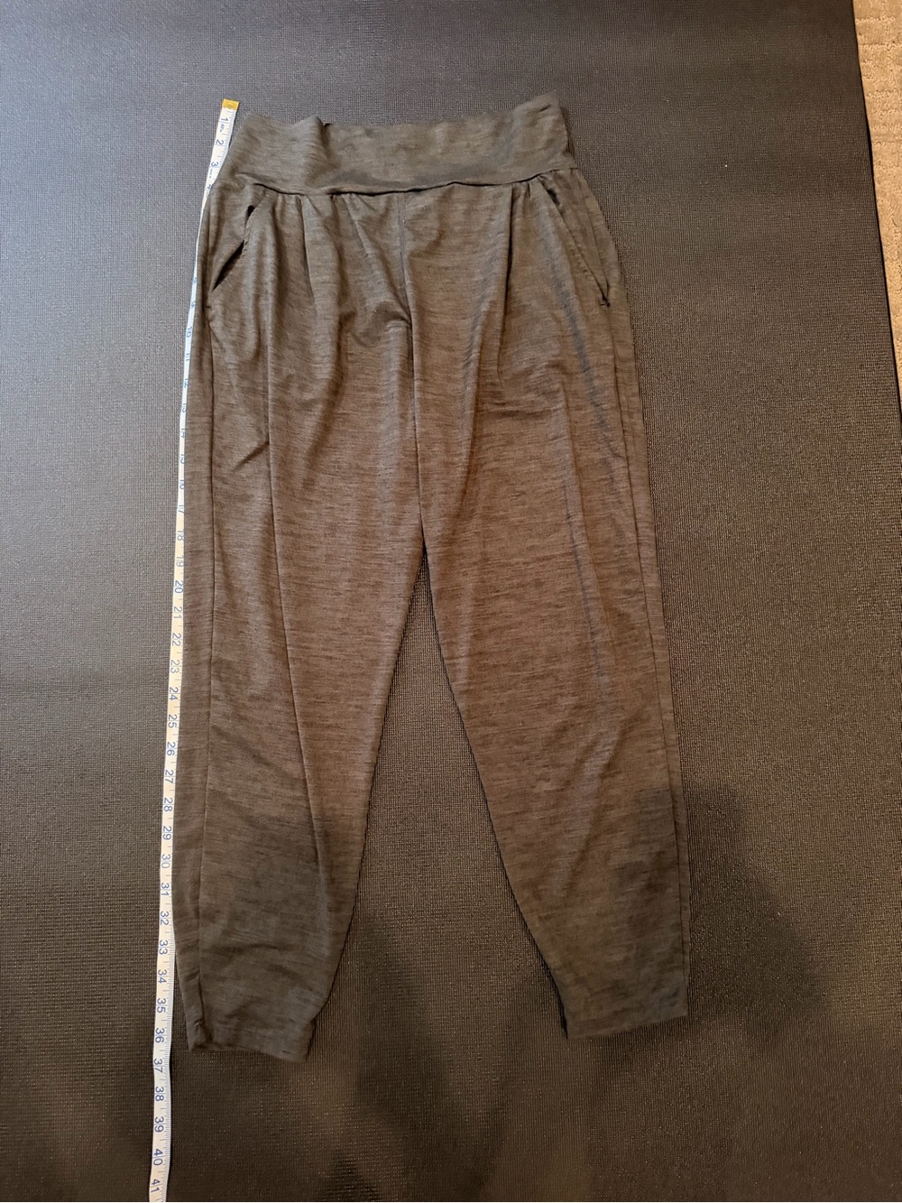 Vuori Heather Gray Lux Harem Capri Joggers - Picture 2 of 6